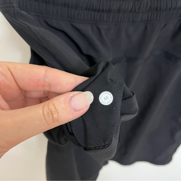 Lululemon T.H.E. Shorts Unlined in Black Size M - Picture 4 of 4